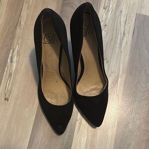 Elegant Black Women's Pumps